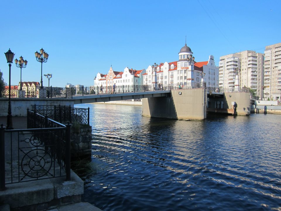 Crossing the Seven Bridges of Königsberg
