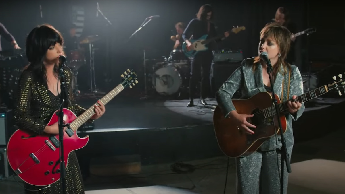 Sharon Van Etten & Angel Olsen Perform "Like I Used To" on Fallon