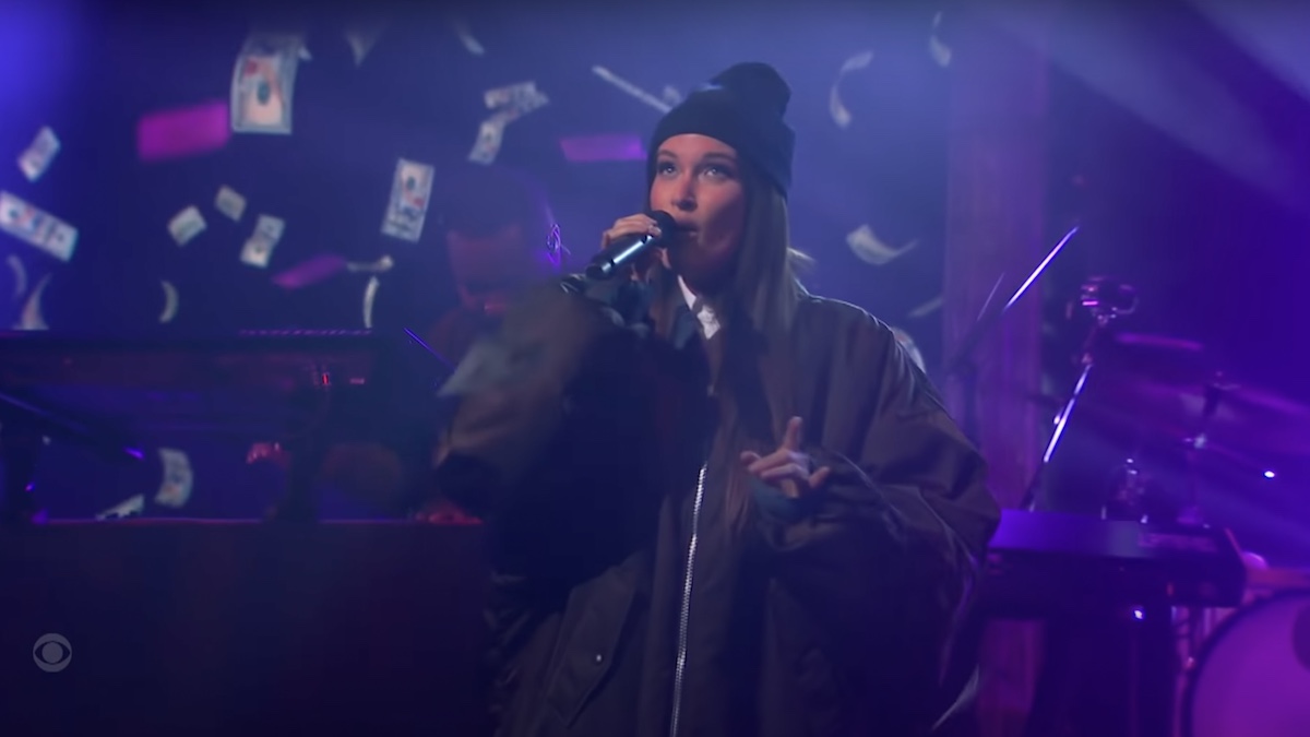Kacey Musgraves Performs "breadwinner" on Colbert Watch