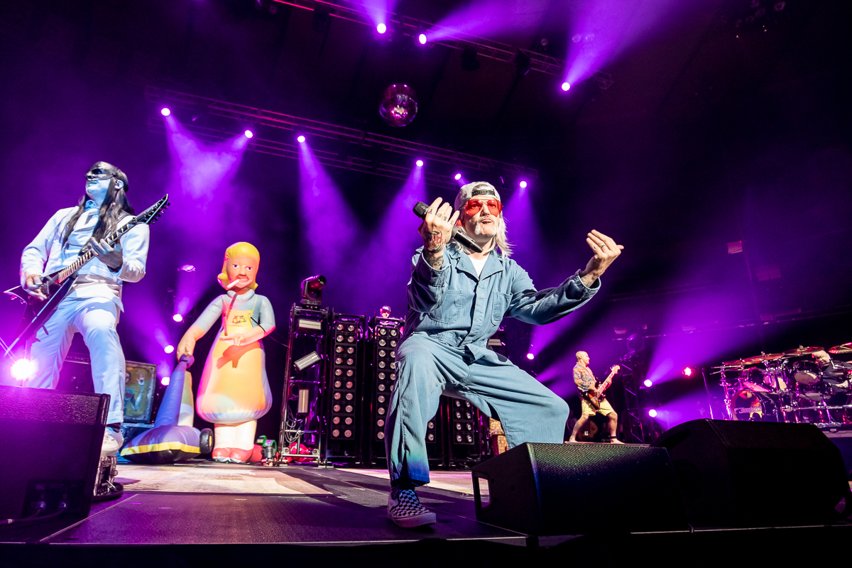 Fred Durst Switches Up His Look Again at Limp Bizkit's First 2023 Show