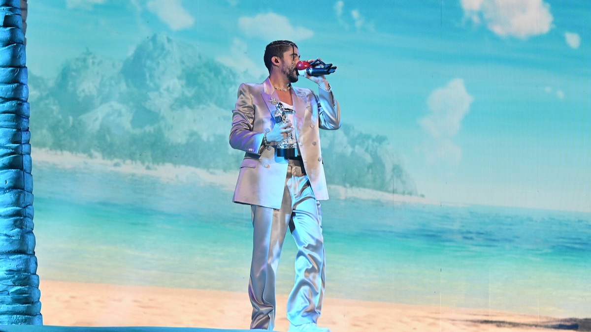Bad Bunny Performs "Tití Me Preguntó" at 2022 VMAs Watch