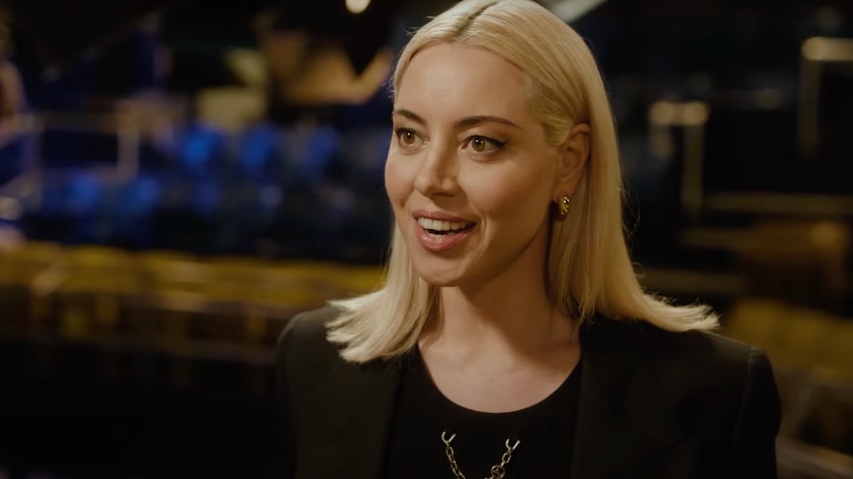 SNL Promo Aubrey Plaza Does Impressions, Kisses Chole Fineman