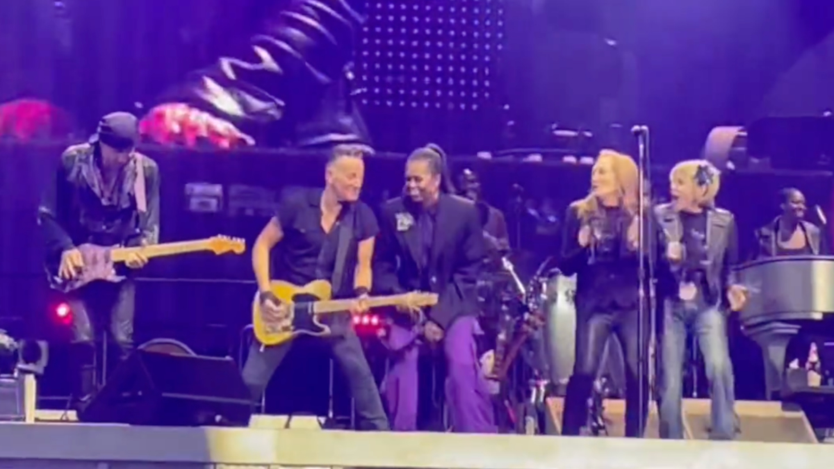 Michelle Obama Joins Bruce Springsteen for "Glory Days" in Barcelona