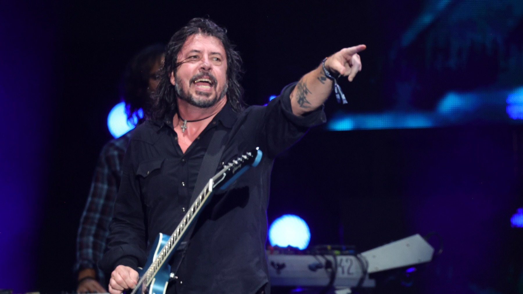 Foo Fighters Perform "Statues" Live for First Time in Perth