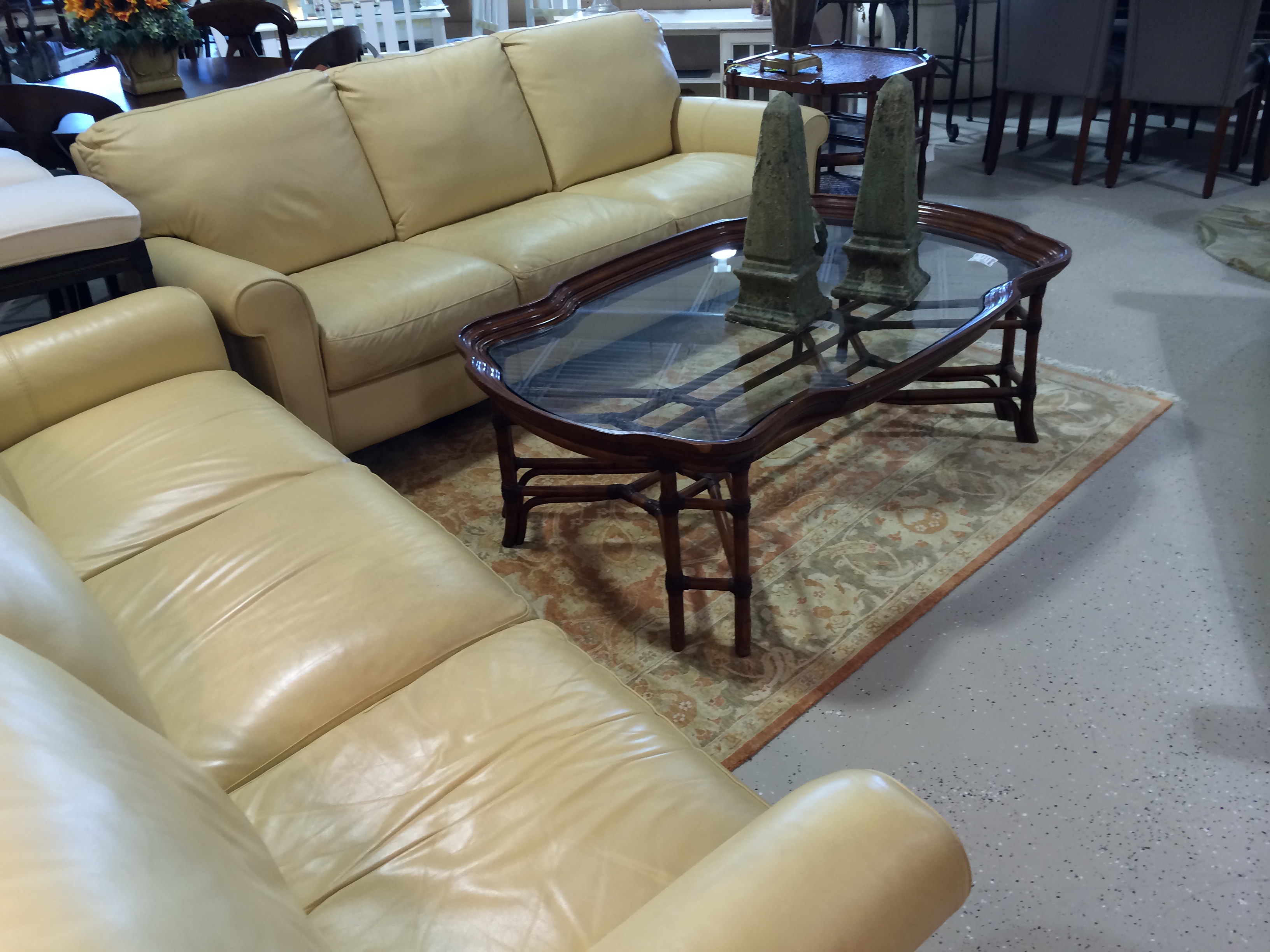 33 CONSIGN & DESIGN BONITA SPRINGS, FL CONSIGNMENT STORE