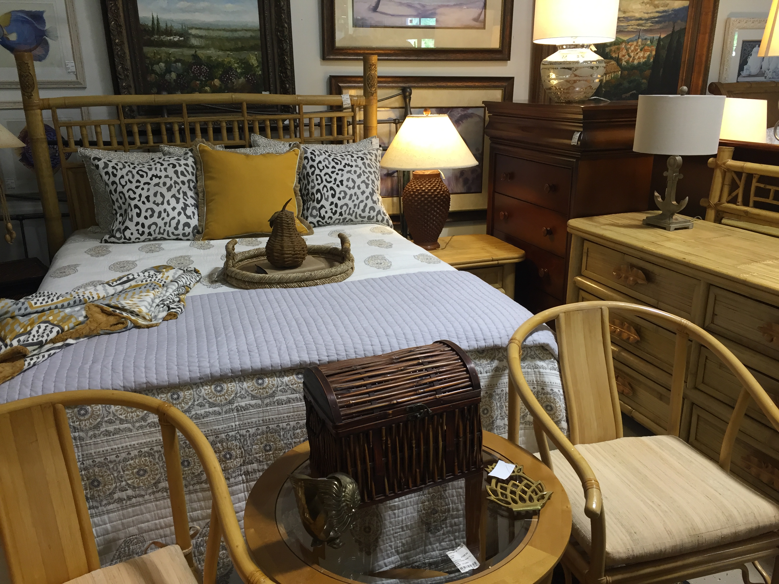 image CONSIGN & DESIGN BONITA SPRINGS, FL CONSIGNMENT STORE