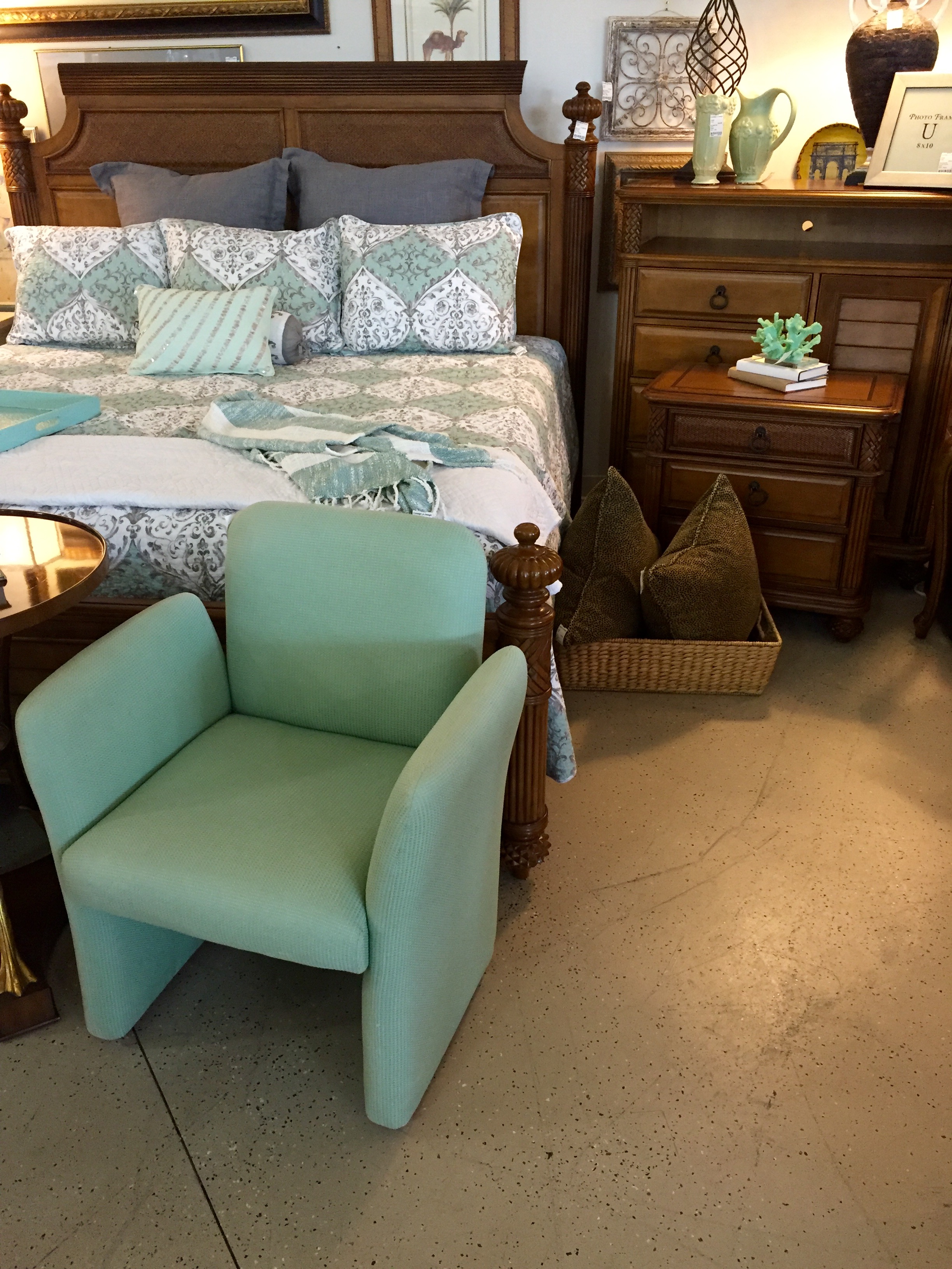 image CONSIGN & DESIGN BONITA SPRINGS, FL CONSIGNMENT STORE