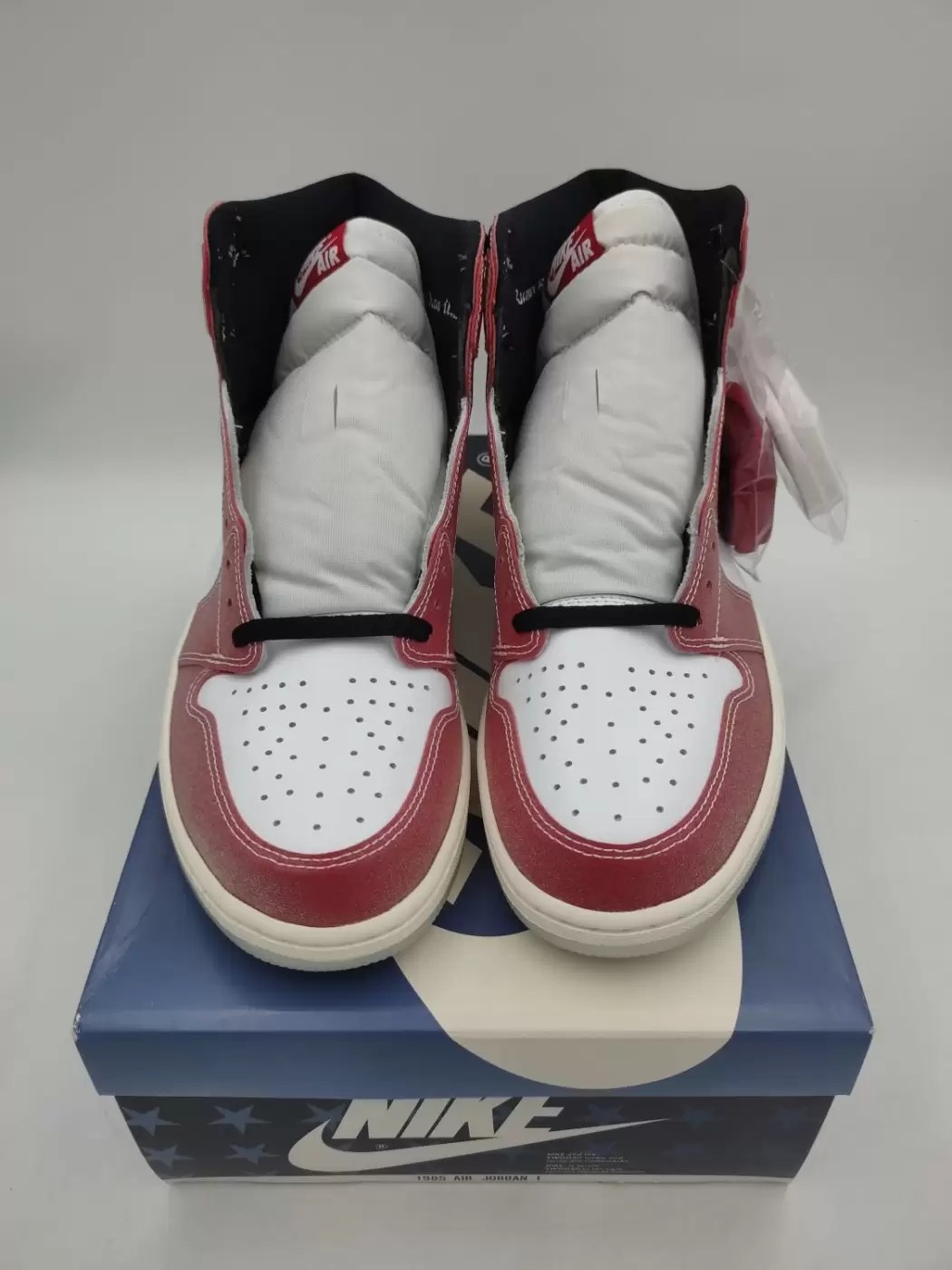 5399 Jordan 1 Retro High Trophy Room Chicago (Friends and Family) (W/ Blue Laces) Item