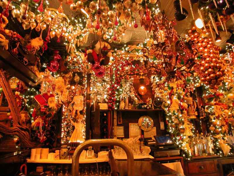 7 Restaurants Around The World That Nailed Their Christmas Décor