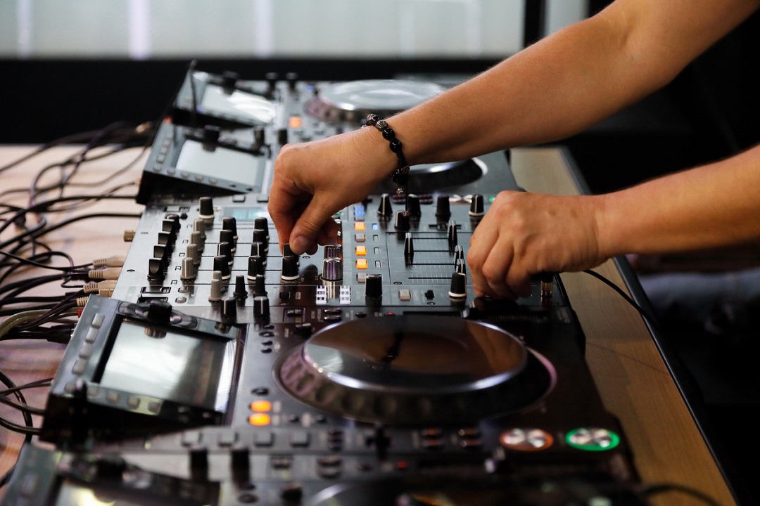 Top 10 Small DJ Controllers