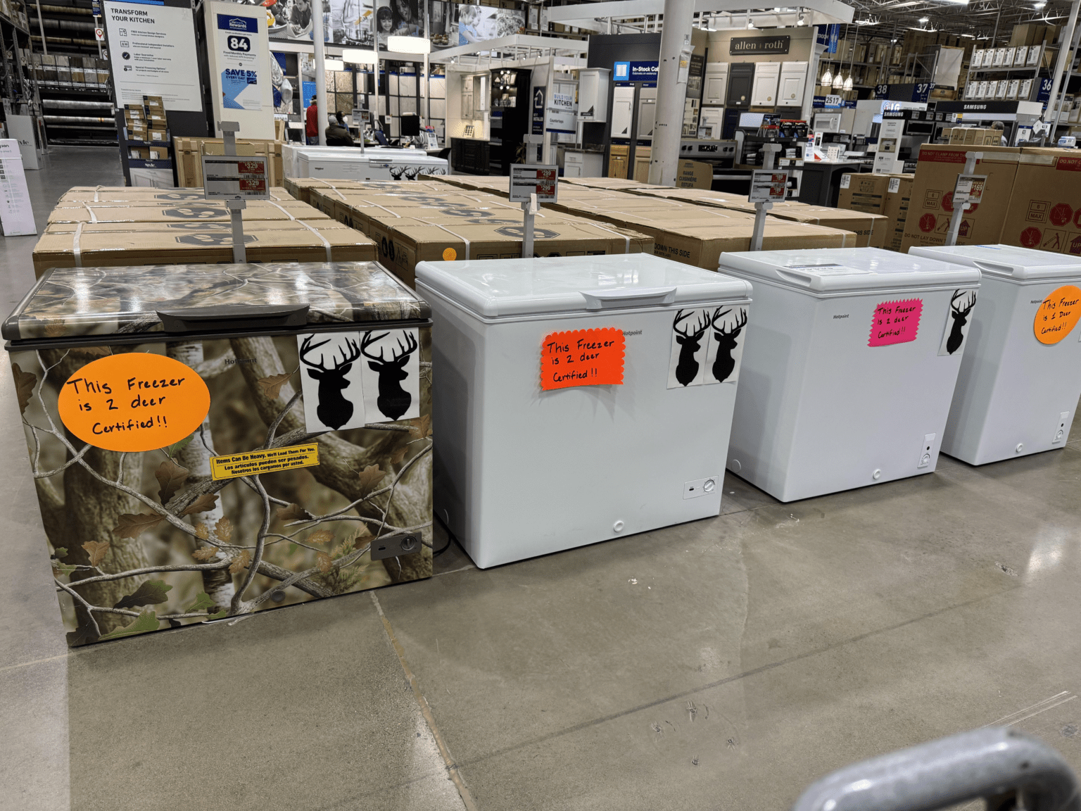 28 Times People Spotted Something Weird, Cool, or Surprising in