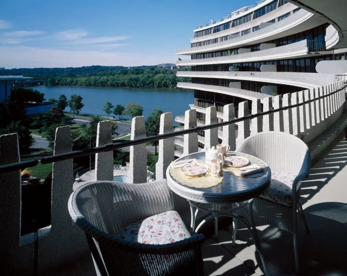 What is the Watergate Scandal? The Demise of President Nixon