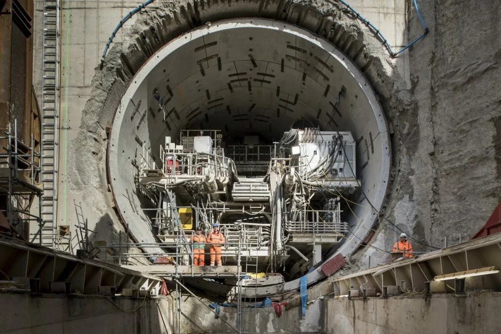 Rotating the UK’s biggest tunnelboring machine with nitrogen skate system