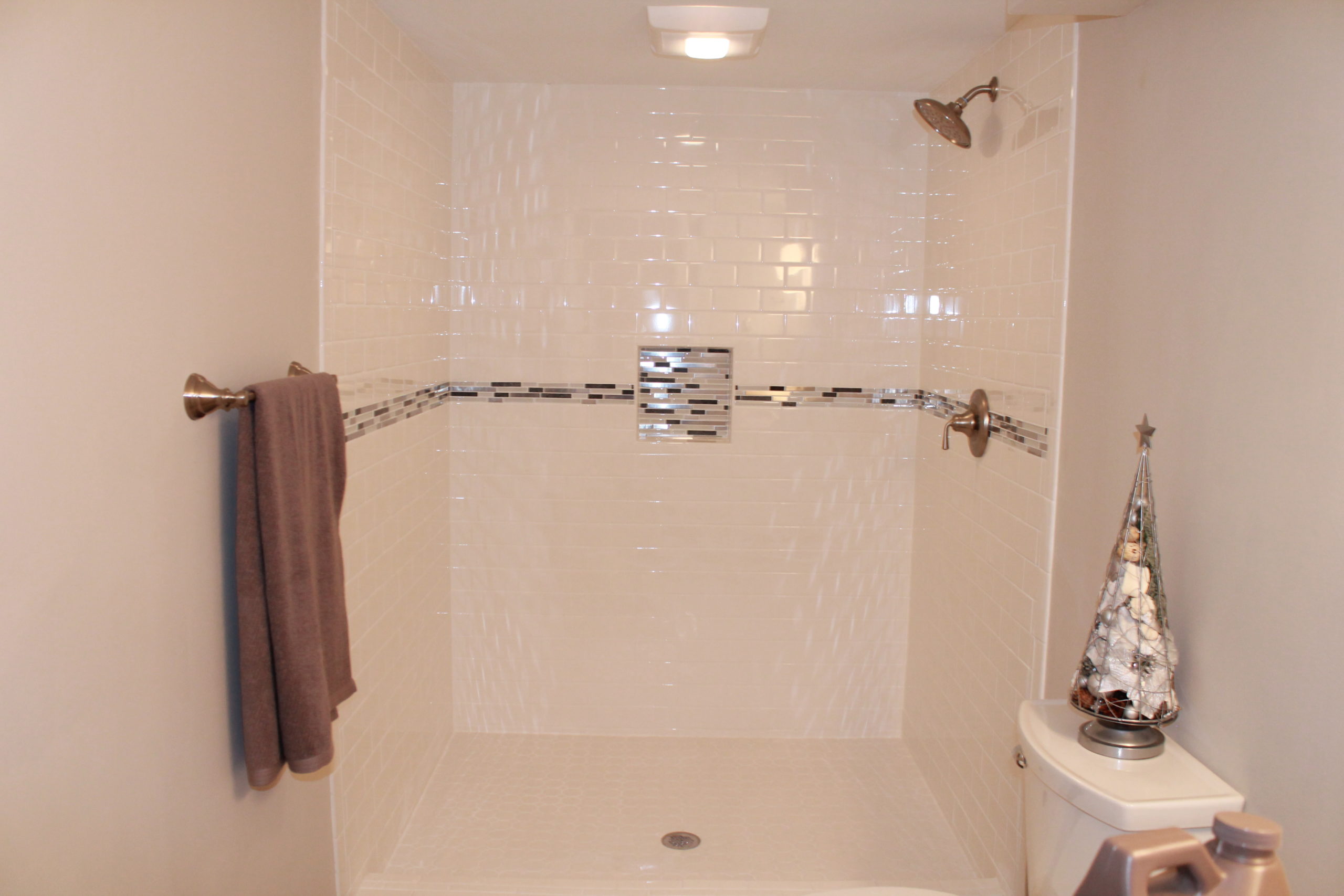 Subway Tile With Mosaic Accent Strip Construction2style