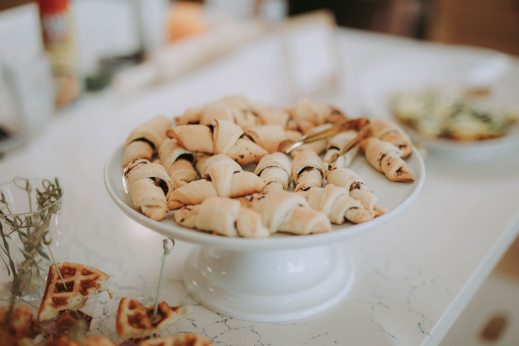 Our 29 MustHave Serving Dishes For Hosting A Memorable Holiday Gathering Construction2style