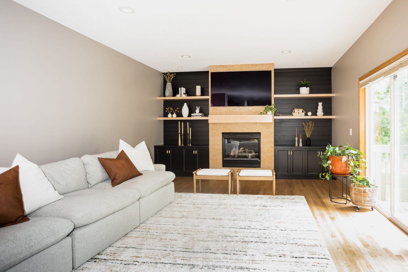 Furniture Sourcing Construction2style