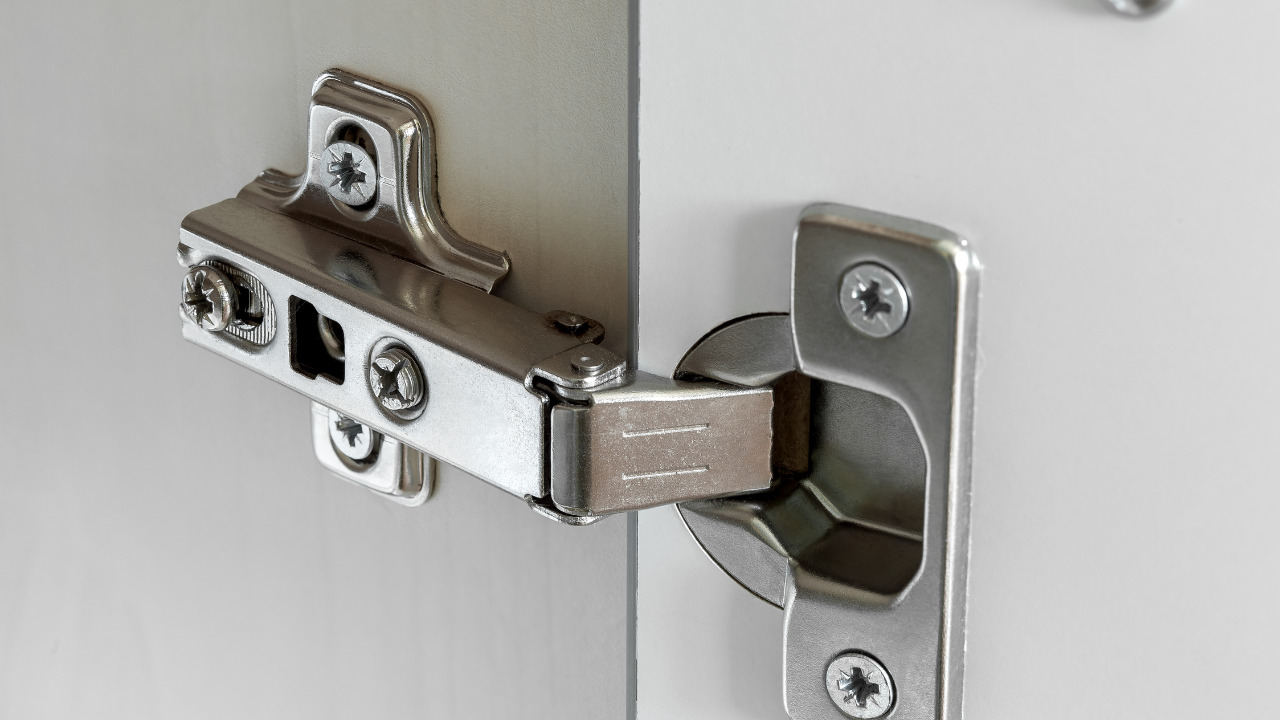 What Is The Difference Between Hinge And Pivot Shower Doors