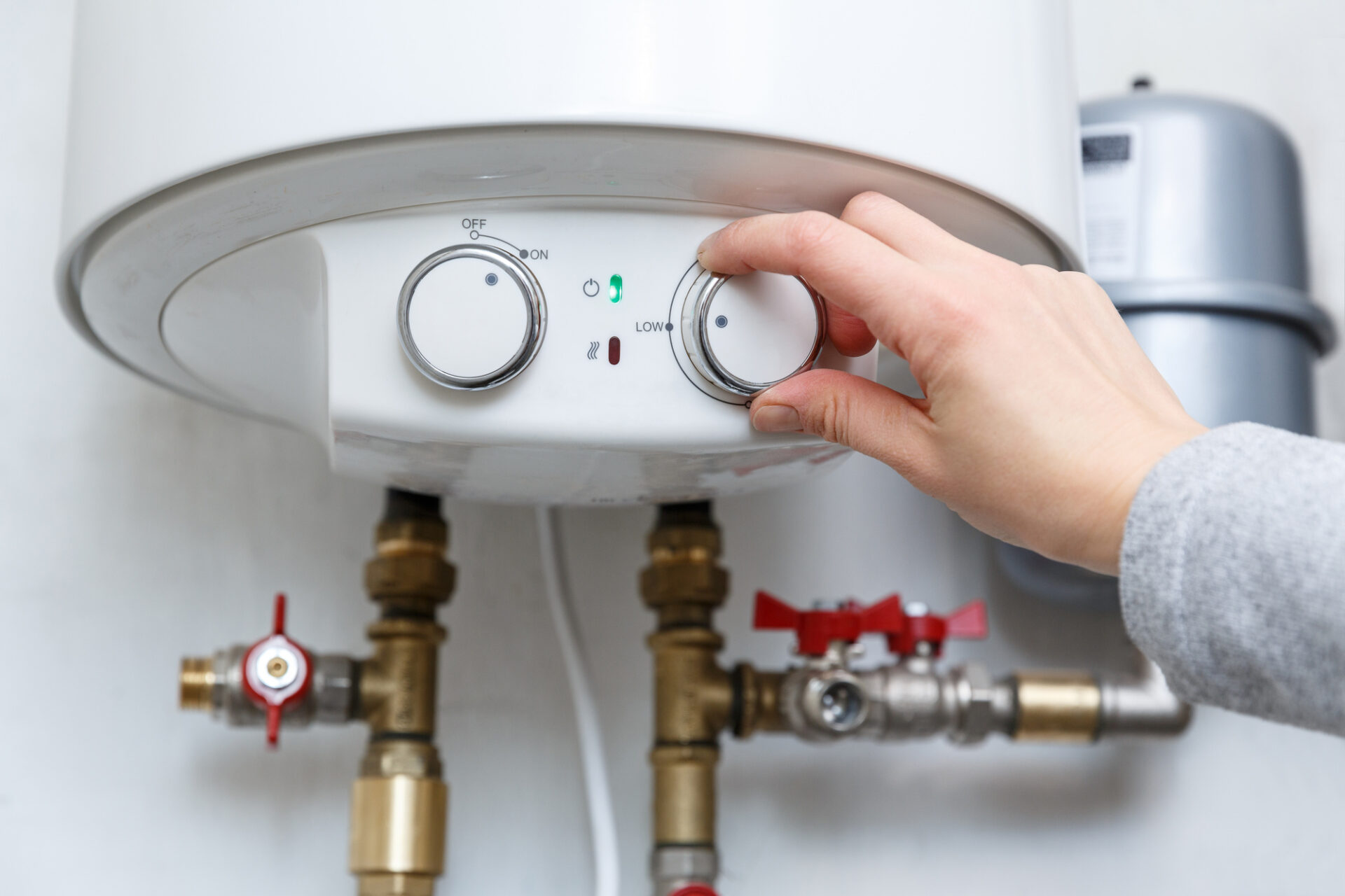 How Do Hot Water Heaters Work? Construction How