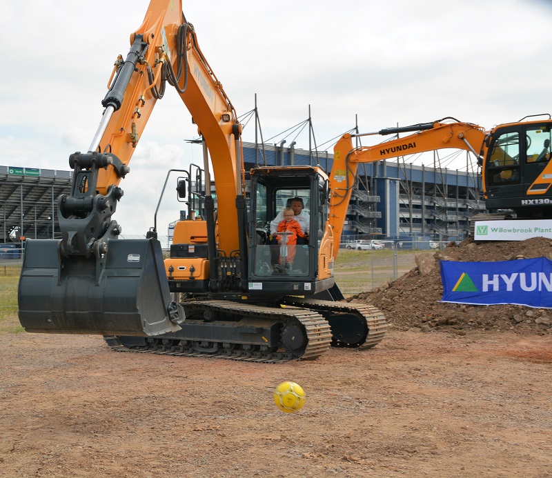 Hyundai Dealer Willowbrook Plant Throw Birthday Party for Digger Mad Charlie Constructionshows