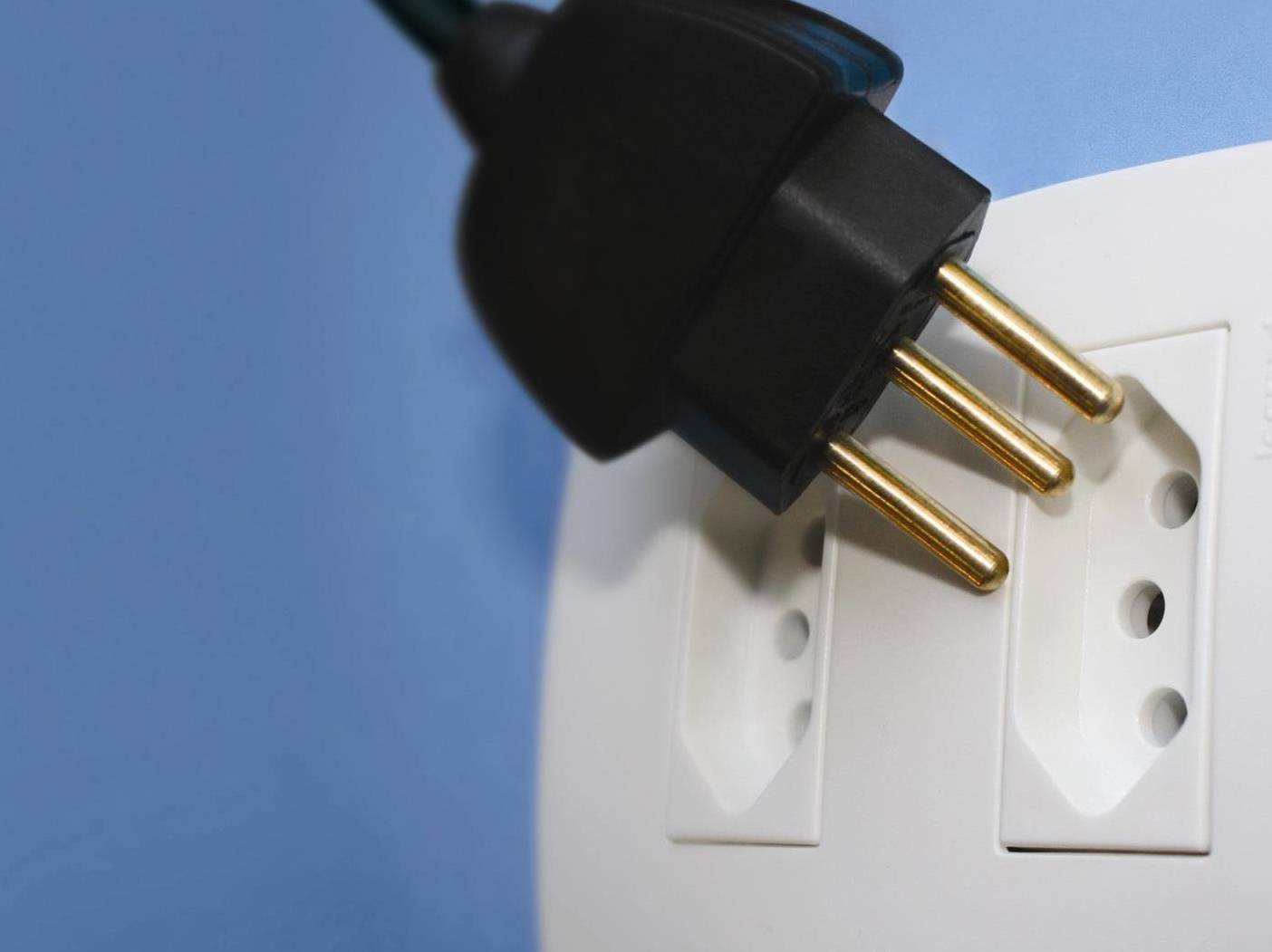 Tomada EUA Serve no Brasil? → Padrões, Modelos, Diferenças