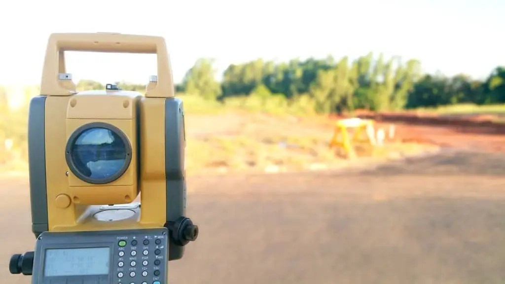 ¿Qué es una ESTACION TOTAL y para qué sirve? Tipos 👷