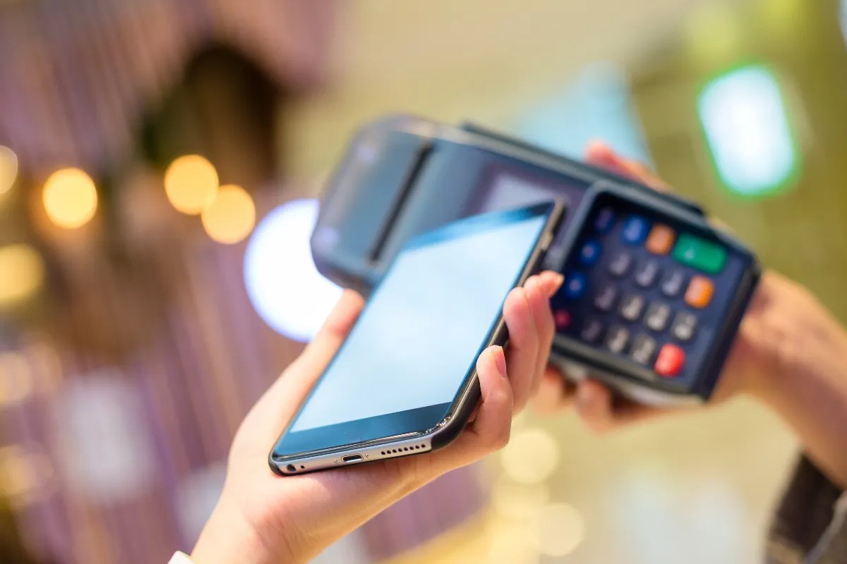 Does Dillard's Take Apple Pay? Speed Up the Checkout