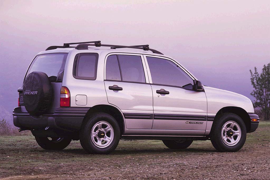 199904 Chevrolet Tracker Consumer Guide Auto