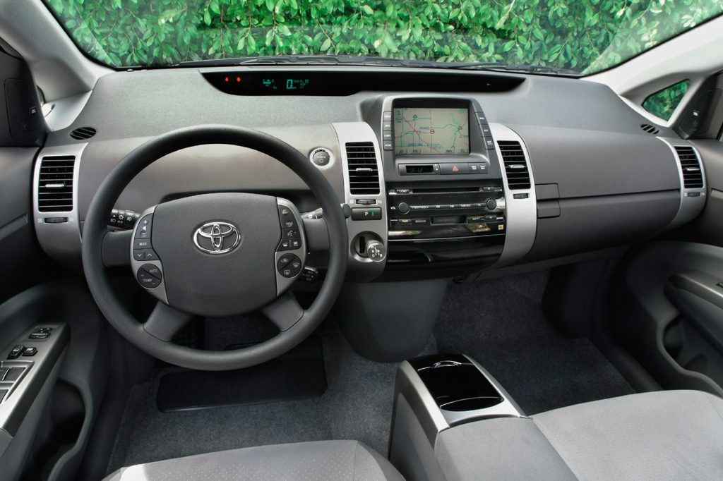 200409 Toyota Prius Consumer Guide Auto