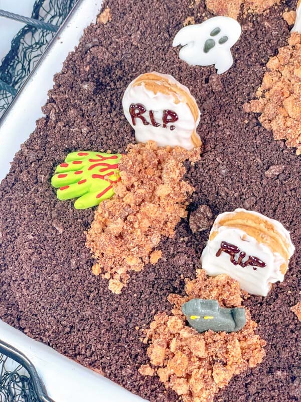 Halloween Dirt Cake Easy Graveyard Dirt Cake