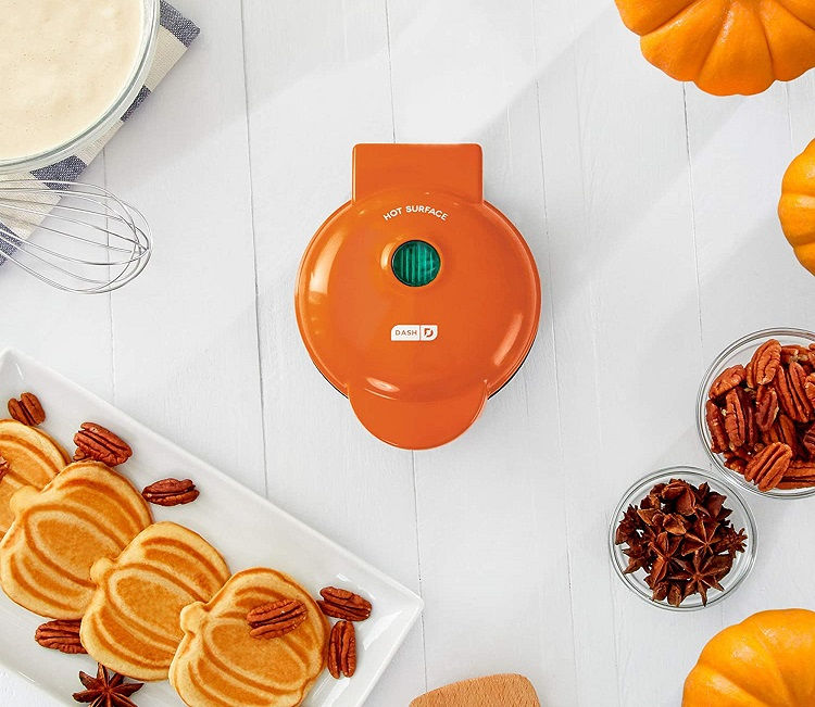 Dash Mini Waffle Maker 9.99