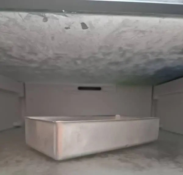 Can You Put Metal Containers in the Freezer? (Solved)