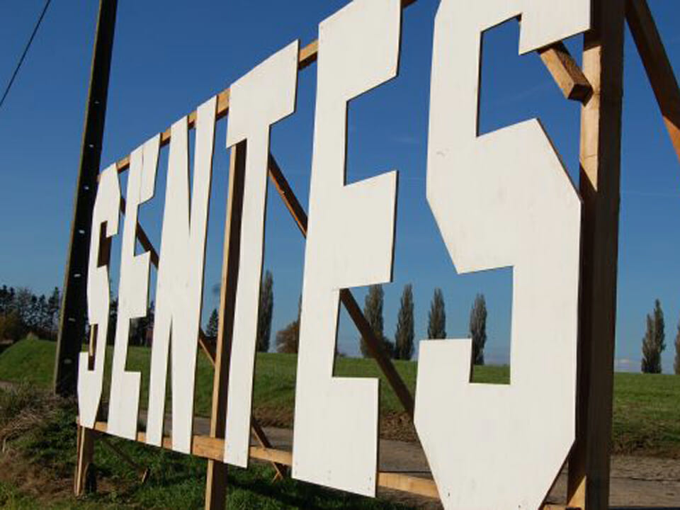 Sentes, sentiers d'art contemporain La Maison du Conte et de la