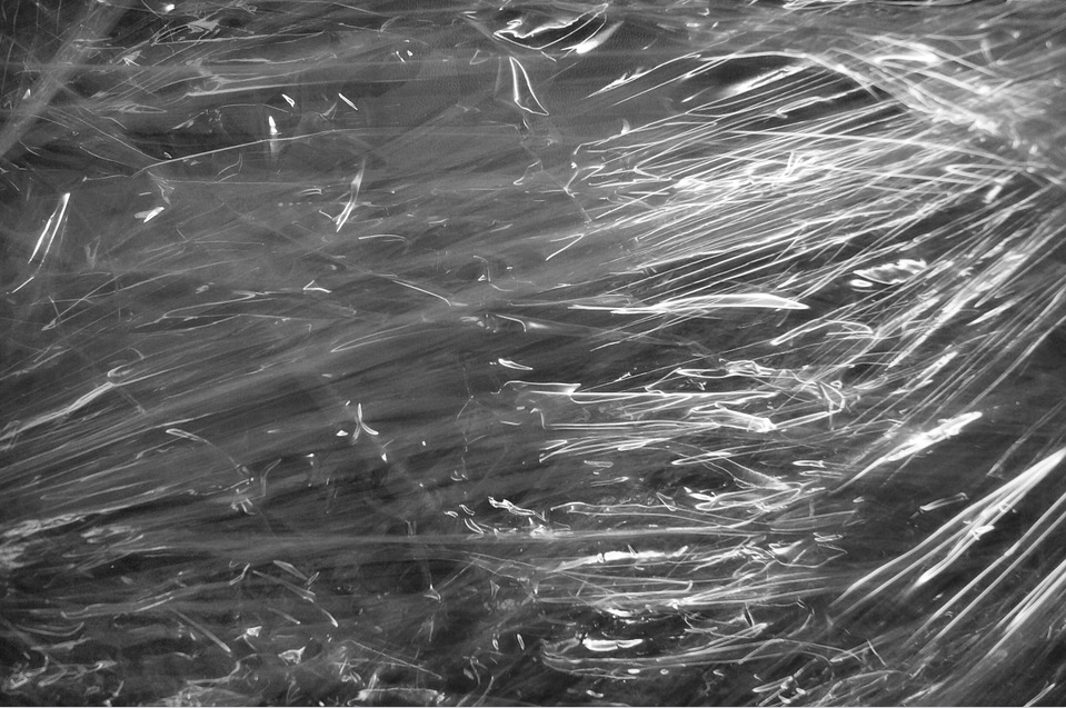 With this trick unrolling plastic wrap will no longer be a problem at all!