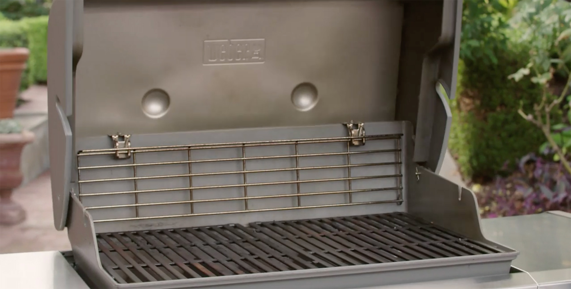 Gas Barbecue Setup Lighting a Gas Barbecue er BBQ