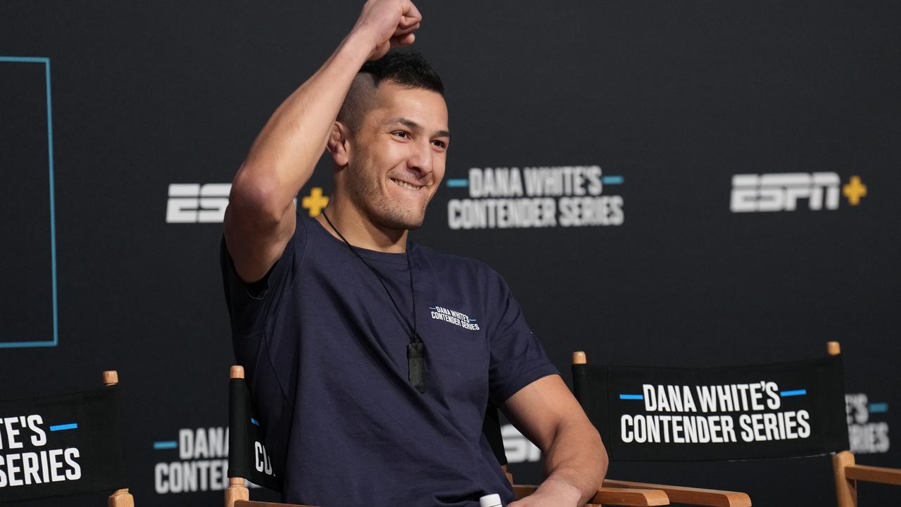 Carlos Ulberg vs Dominick Reyes, Battle Giraffe nickname, Cam Rowston interview, main card, MMA news 2025, video