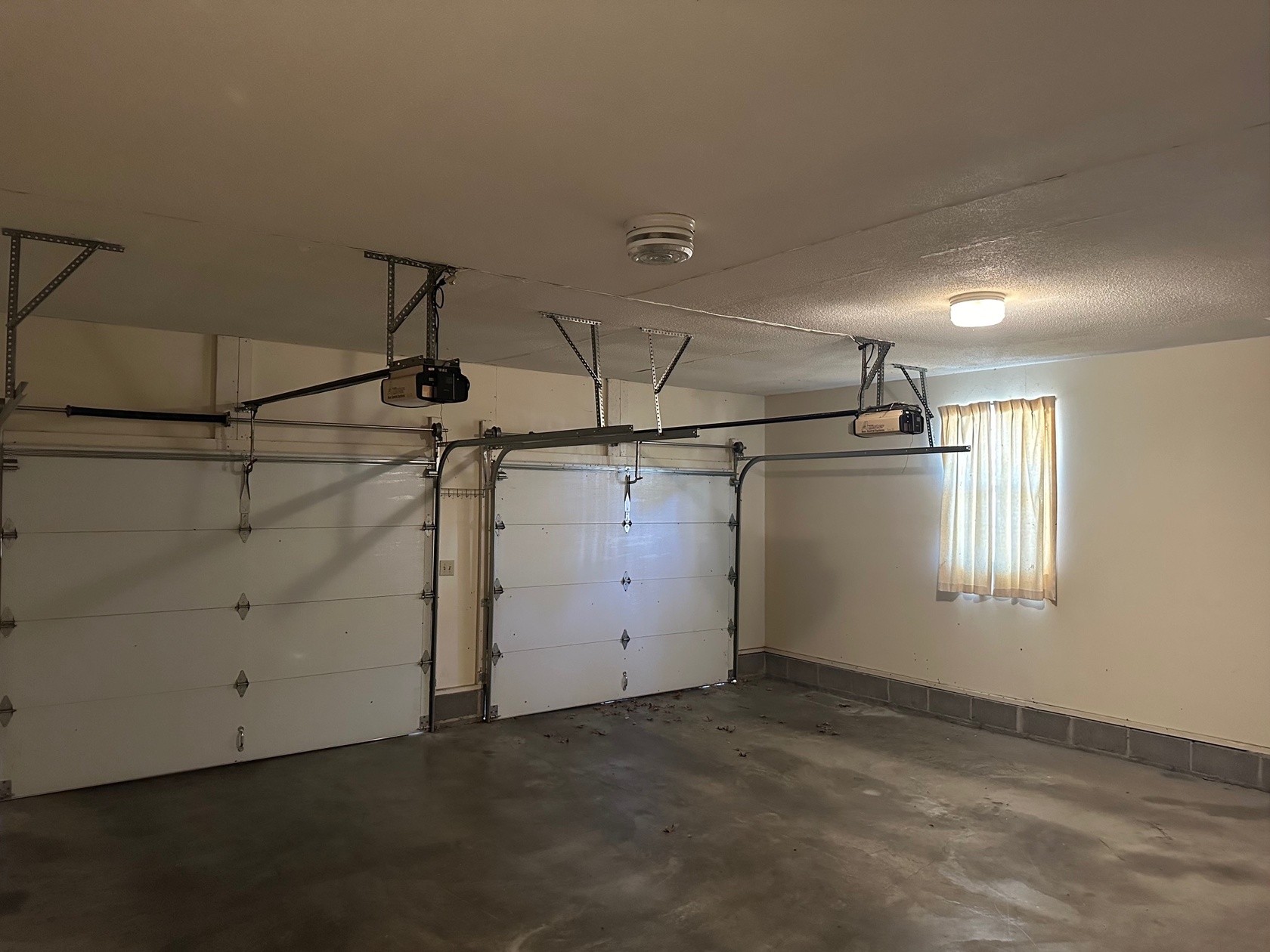 Public Auction Sale ESTATE AUCTION! 3BED/2BATH, OFF MOUSE CREEK