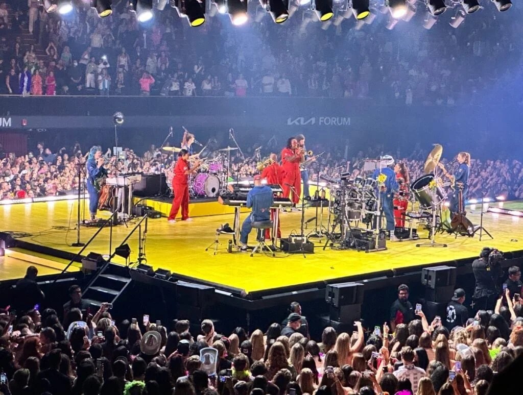 Harry Styles 5 Great Moments From The KIA Forum In LA