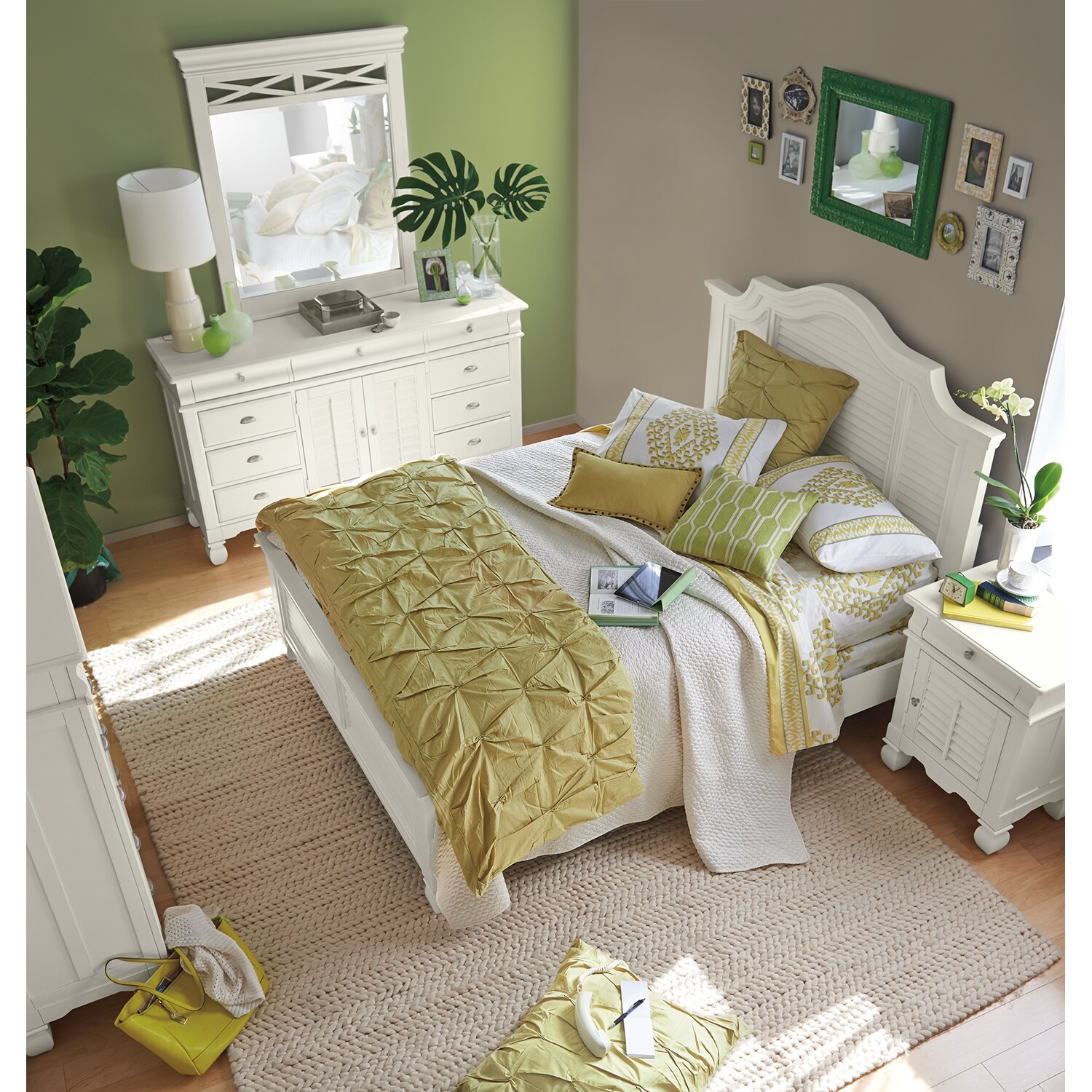 Magnolia White 6 Pc. King Bedroom