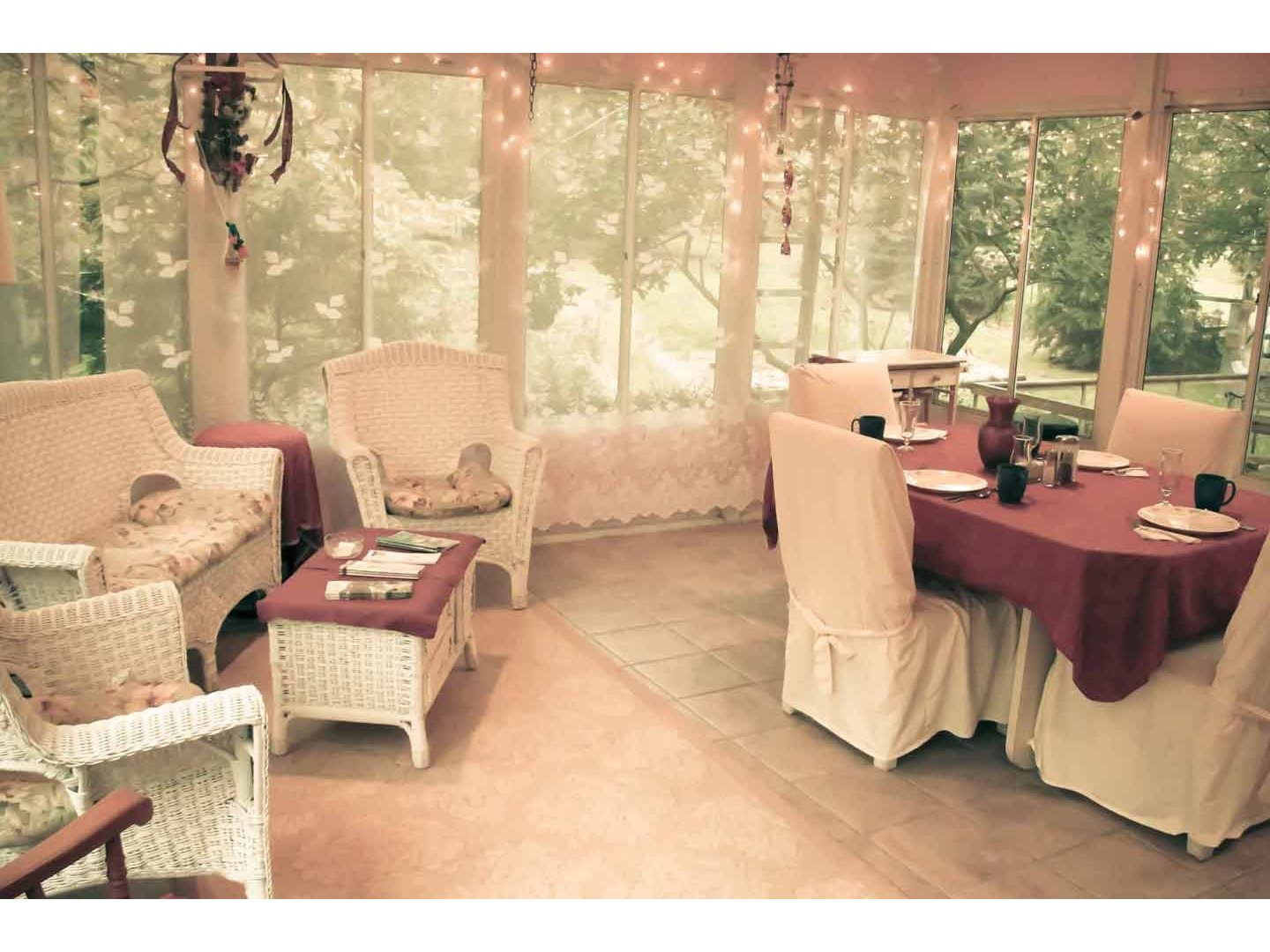 Bed and Breakfast Inn Muncie, Indiana River Gardens Bed & Breakfast