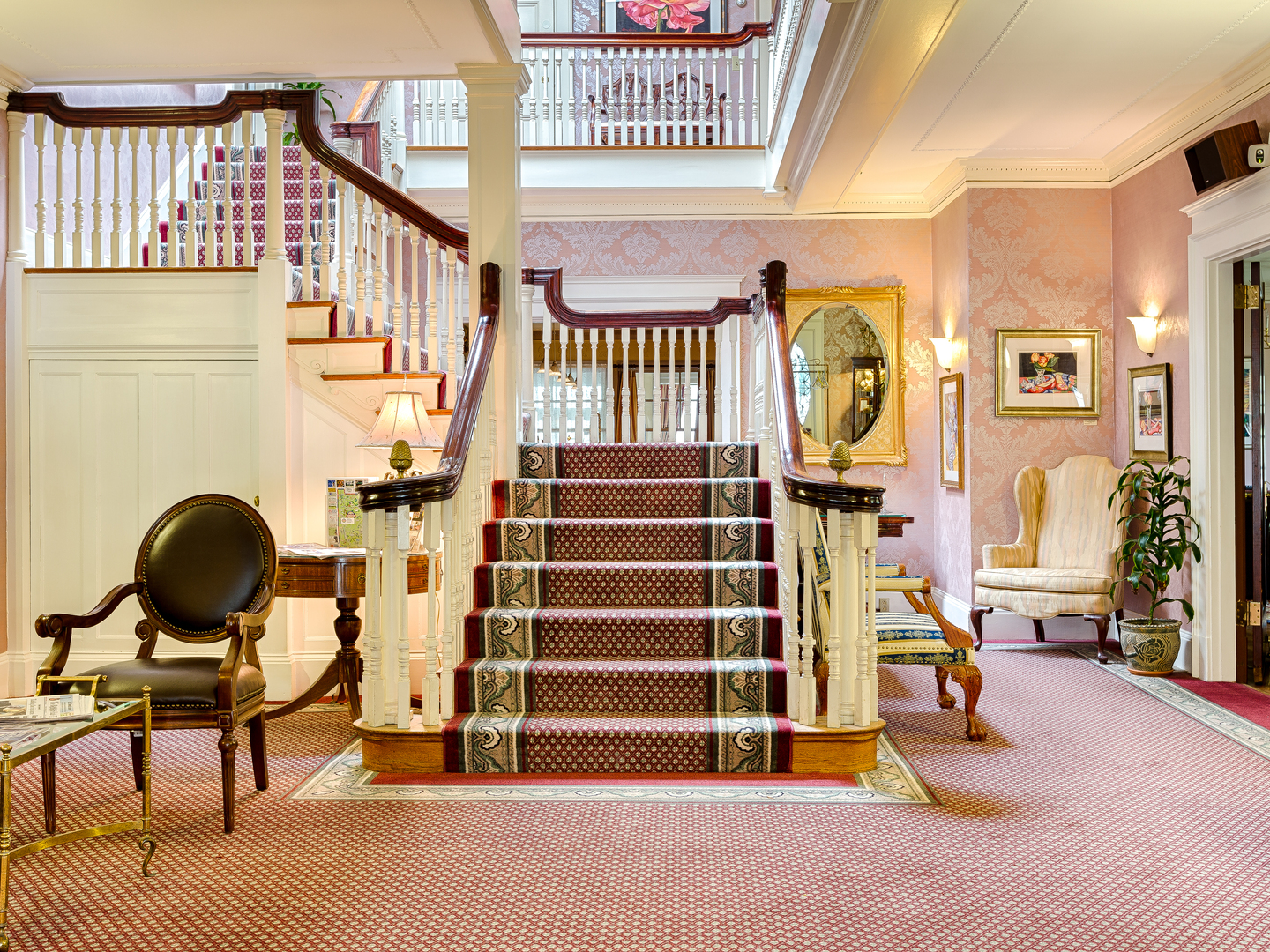 Gateways Inn & Restaurant, Lenox, Massachusetts Bed and Breakfasts Inns