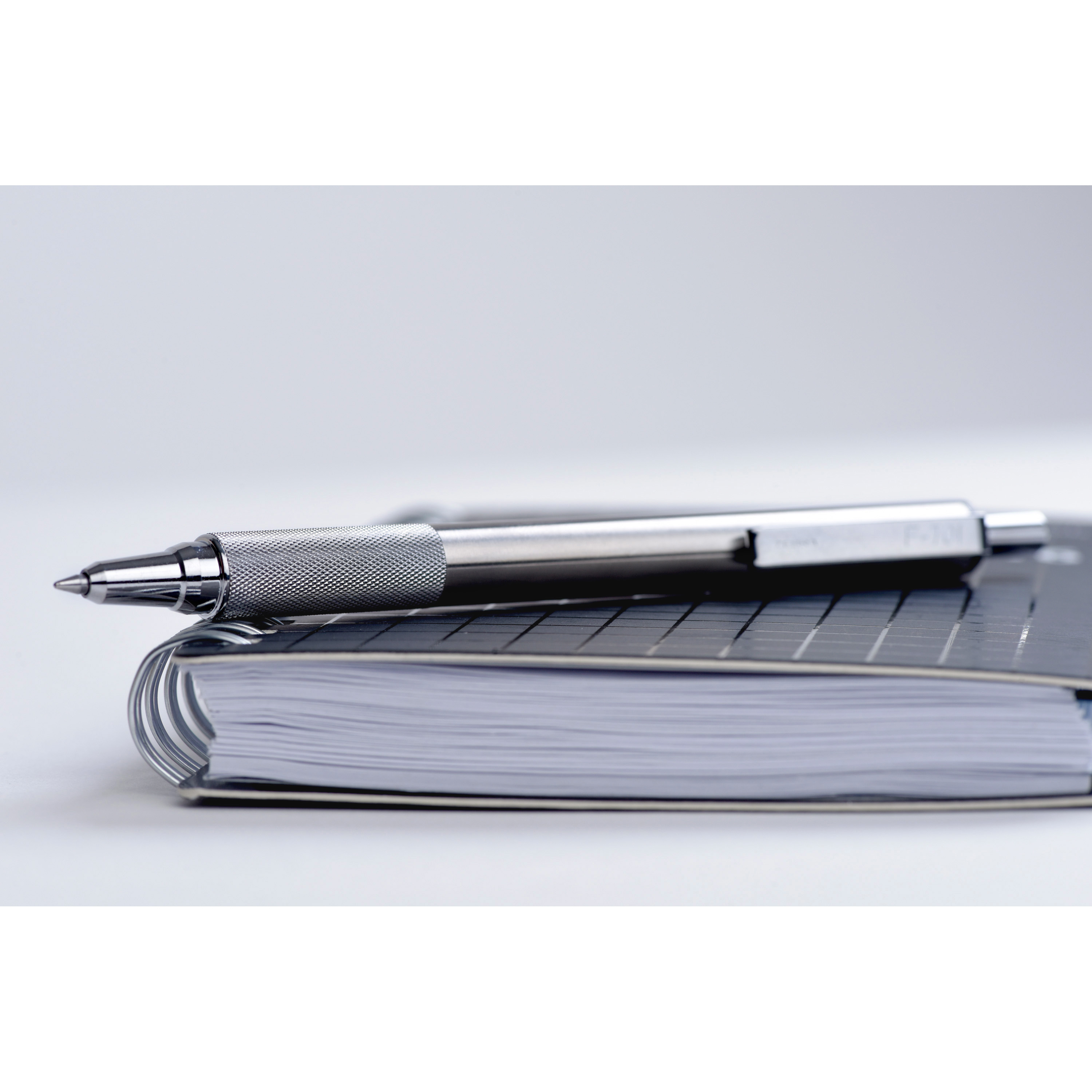 ZEB29411BX Zebra Pen F701 Retractable Ballpoint Pen 0.7 mm Pen