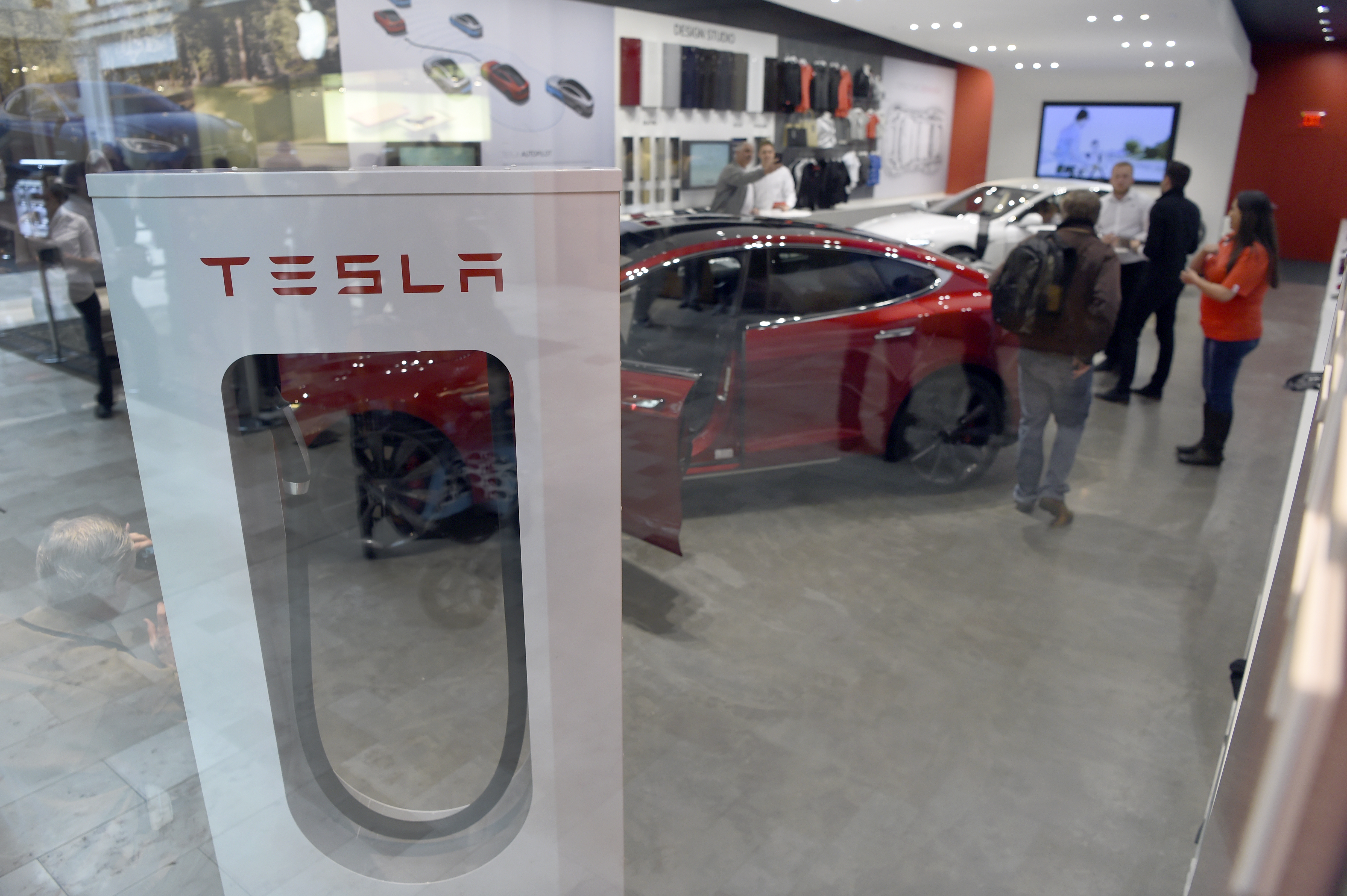 Here's What Wall Street Has to Say About A Tesla SolarCity Deal Fortune