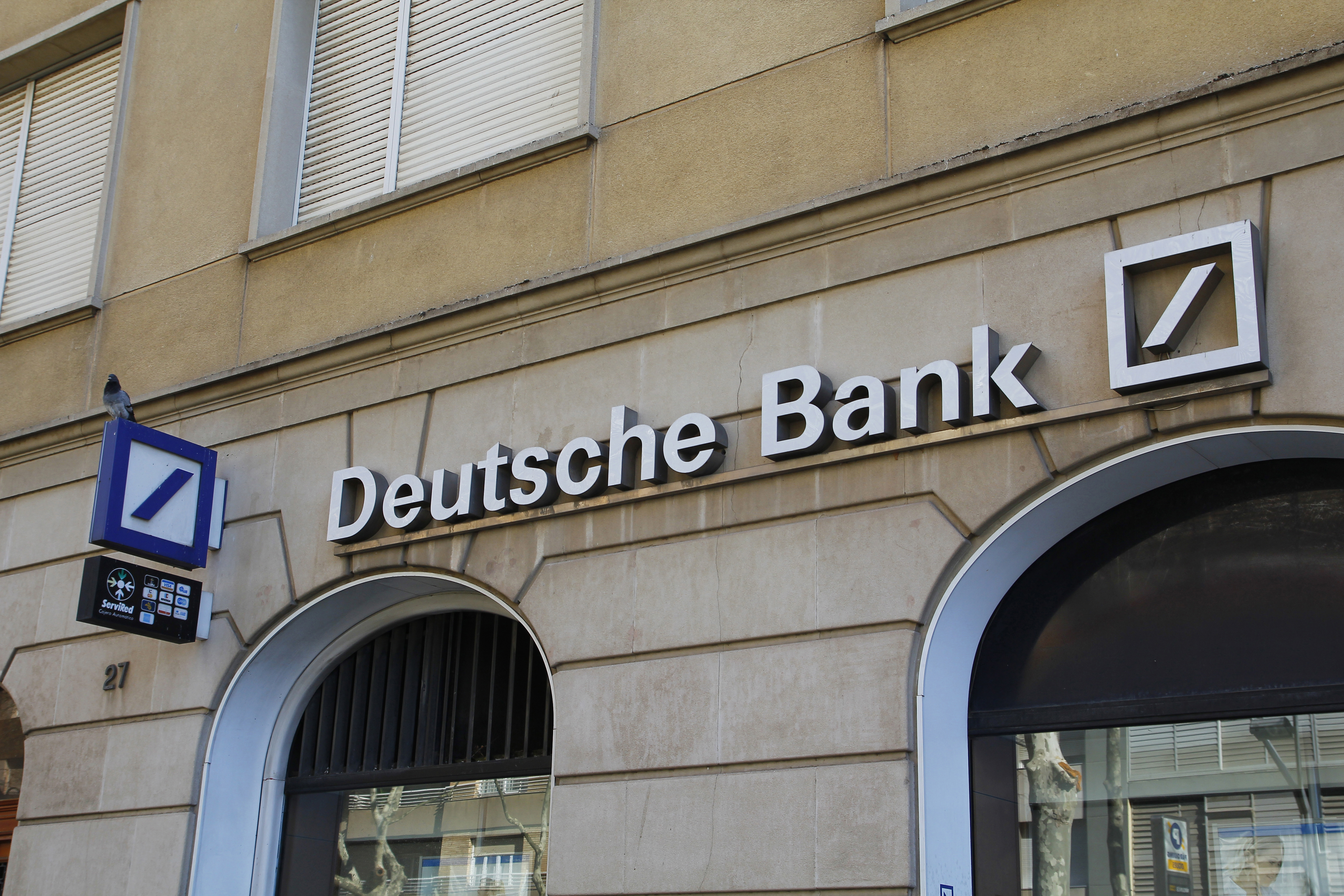 Deutsche Bank Is Getting Rid Of Bonuses For Top Bankers Fortune
