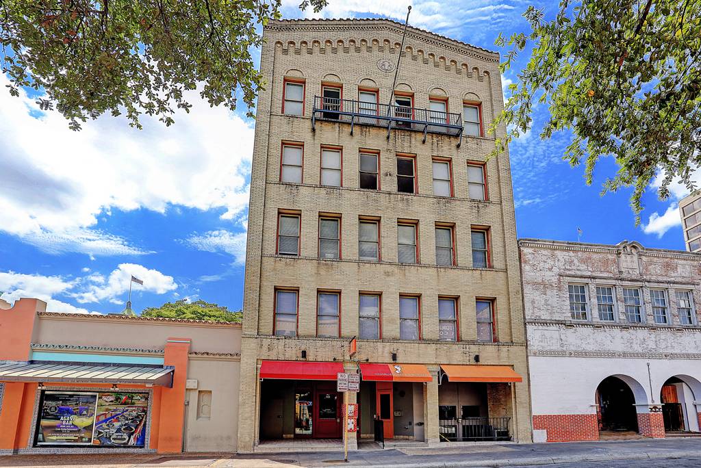 Paseo Del Rio 221 Losoya St, San Antonio, TX