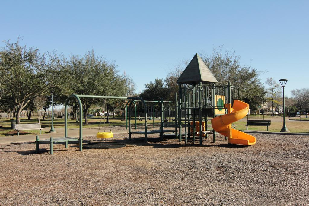 Lakes of Mission Grove Real Estate and Homes For Sale