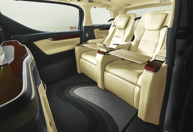 Toyota Adds Royal Lounge Variants To Alphard/Vellfire Range TwoRow