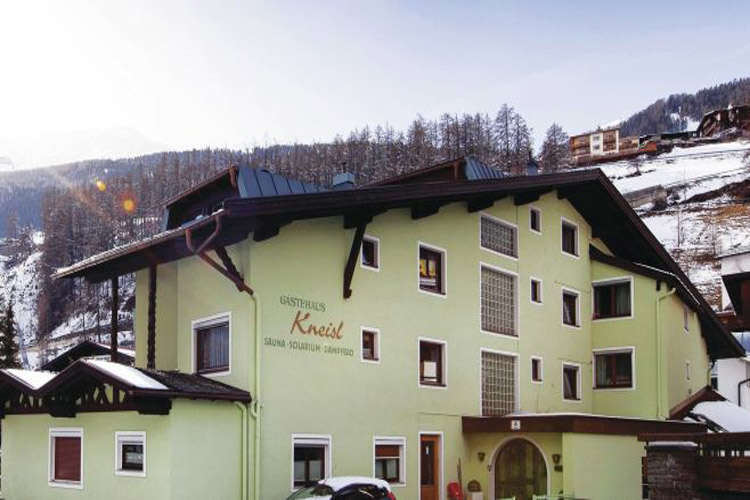 Gästehaus Kneisl, Solden, Austria Iglu Ski