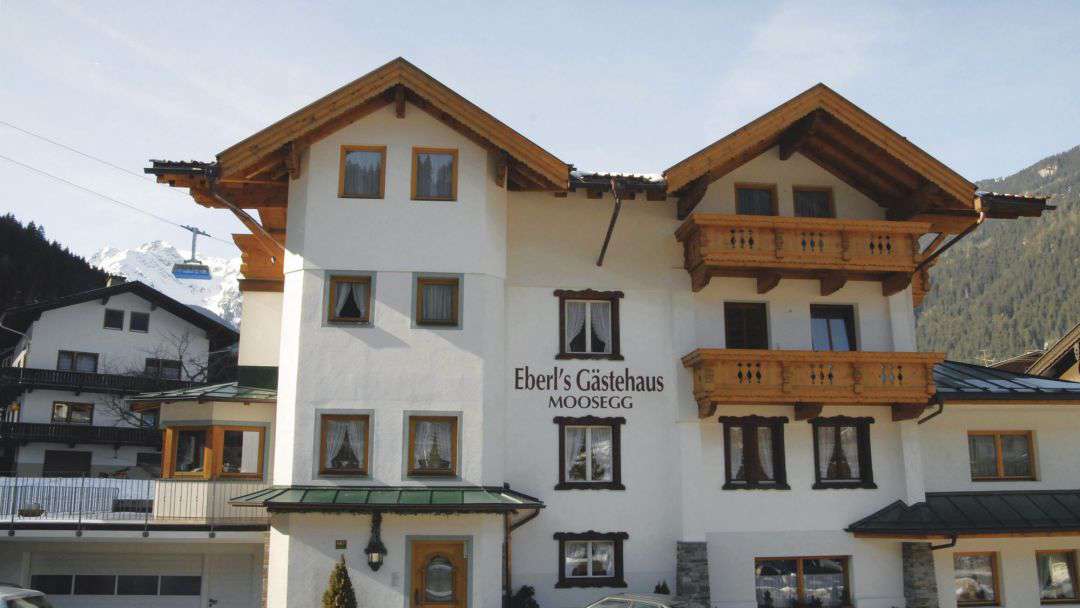 Guesthouse Moosegg, Mayrhofen, Austria Iglu Ski