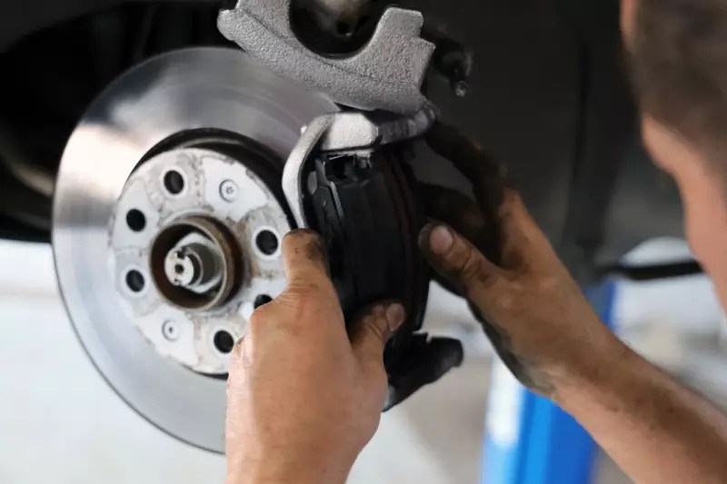 A Comprehensive Guide on How to Change Car Brake Pads