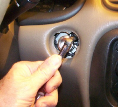 Change an Ignition Switch Without Removing the Dashboard : 8 Steps 